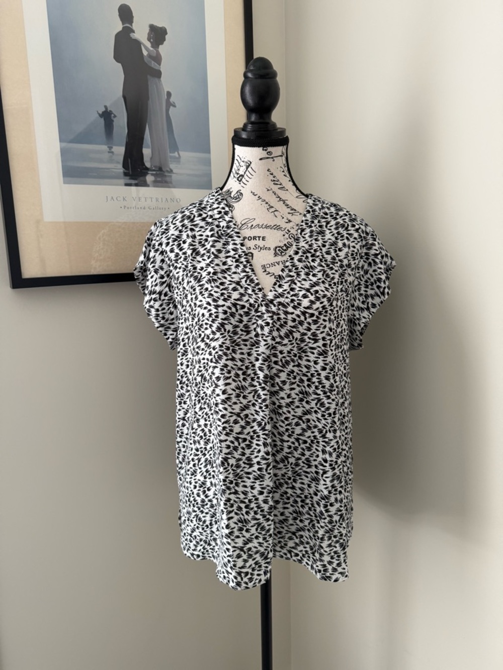 Reitmans Black and White V-Neck Flutter Sleeve Blouse
